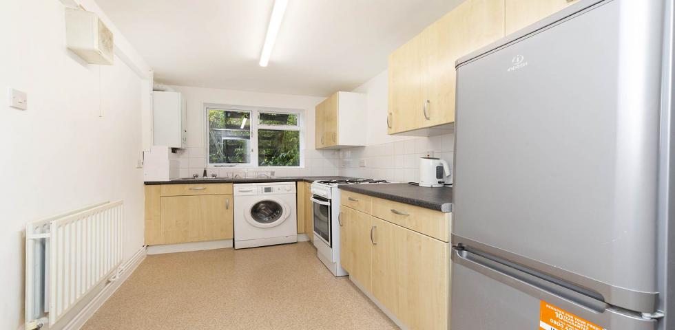 Spacious one bed with garden mins to tube and shops Alexander Road, Archway